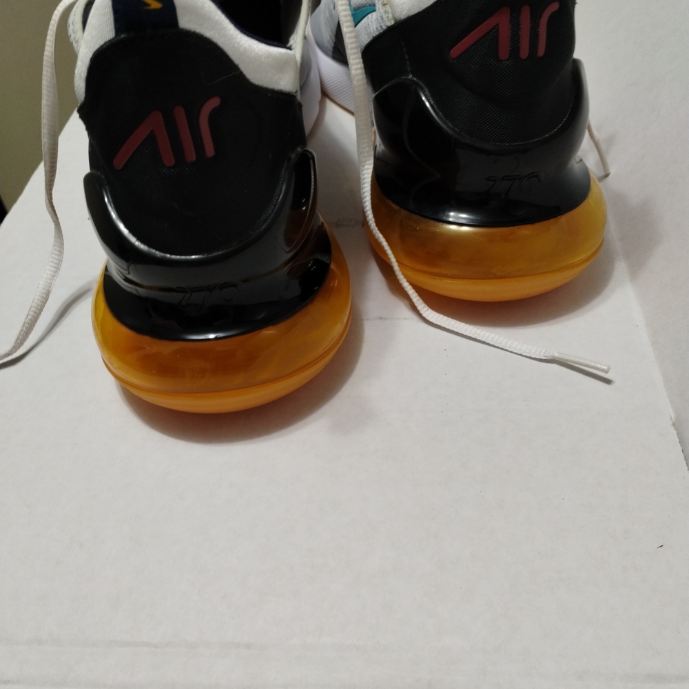 Nike Air Max 270 Sneakers - Picture 4 of 5